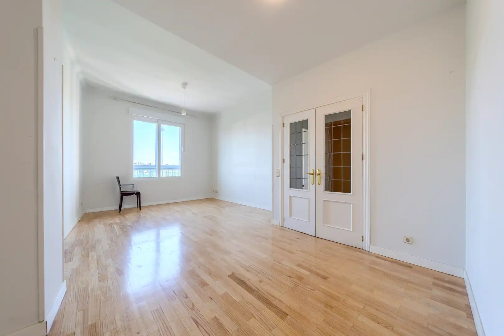 Flat with lift for sale in Calle Islas Filipinas 32