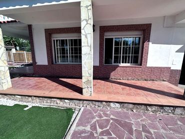 Casa amb balcó en venda a Els Terrers