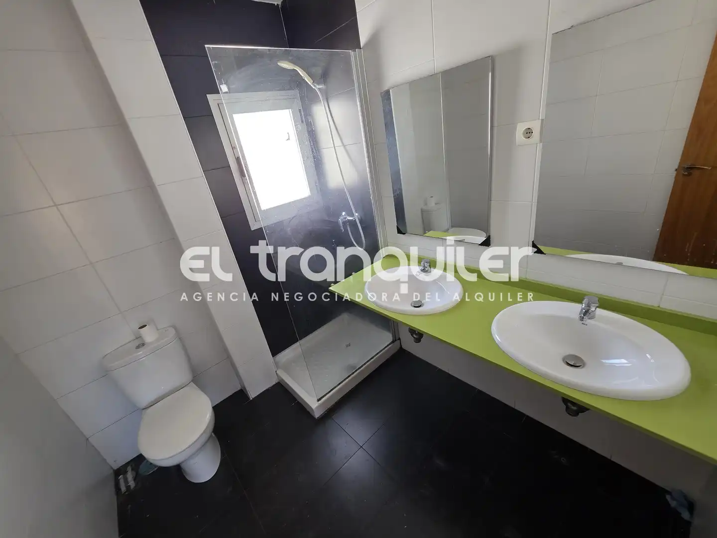 Bathroom of Flat for rent in Madrid  with Air Conditioner, Parquet flooring and Terrace
