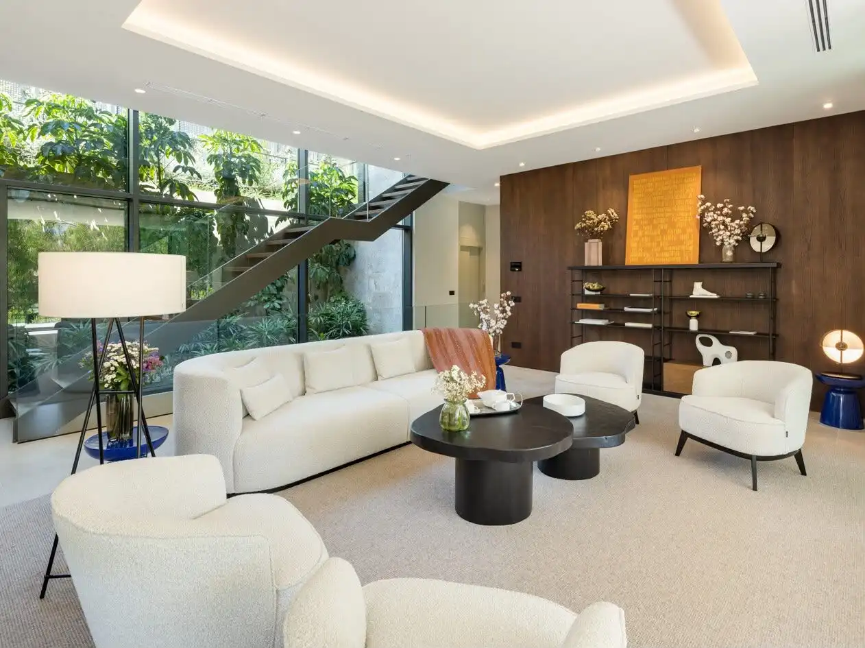 Sala de estar de Casa o chalet en venta en Marbella con Aire acondicionado, Calefacción y Jardín privado