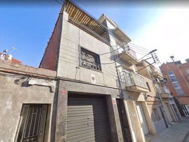 Casa aparellada en venda a C/ Garraf