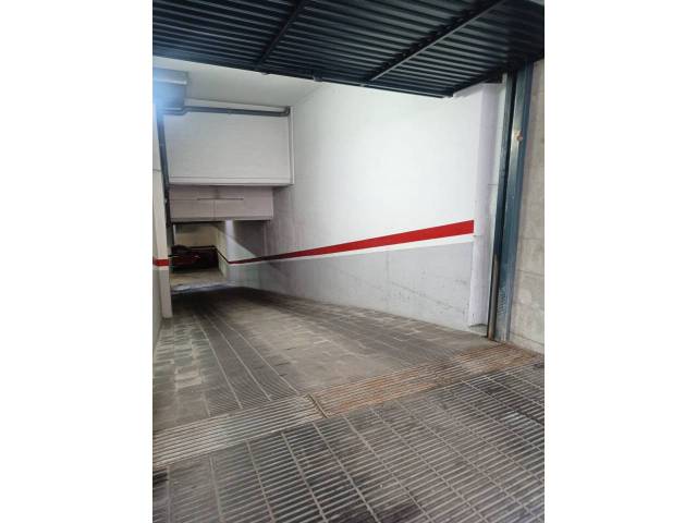 Garaje en Venta en Calle Milà i Fontanals en Fondo
