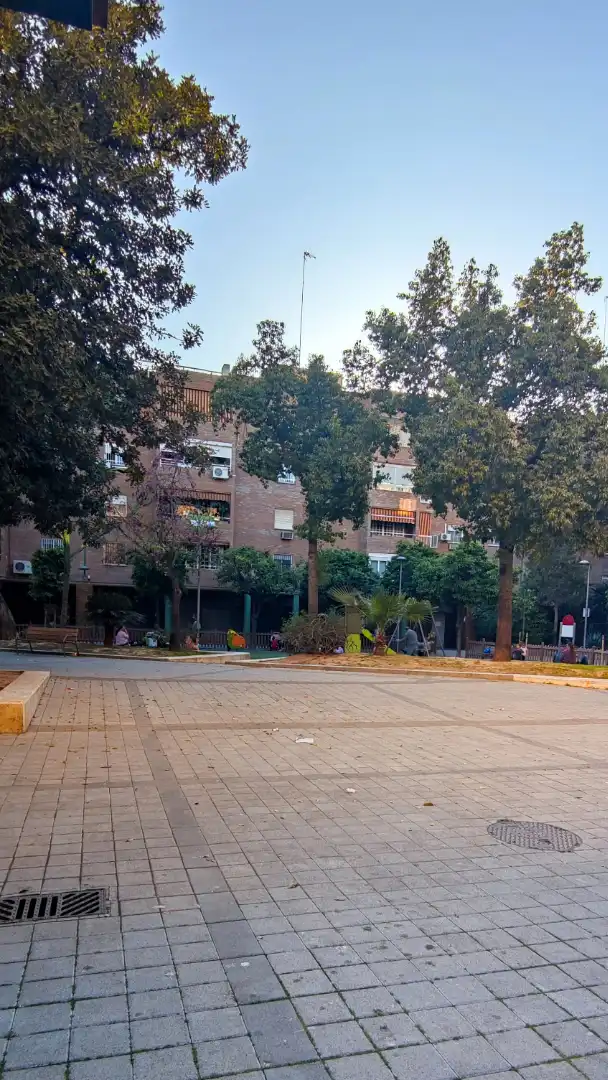Vista exterior de Pis en venda en Sevilla amb Aire condicionat, Terrassa i Forn