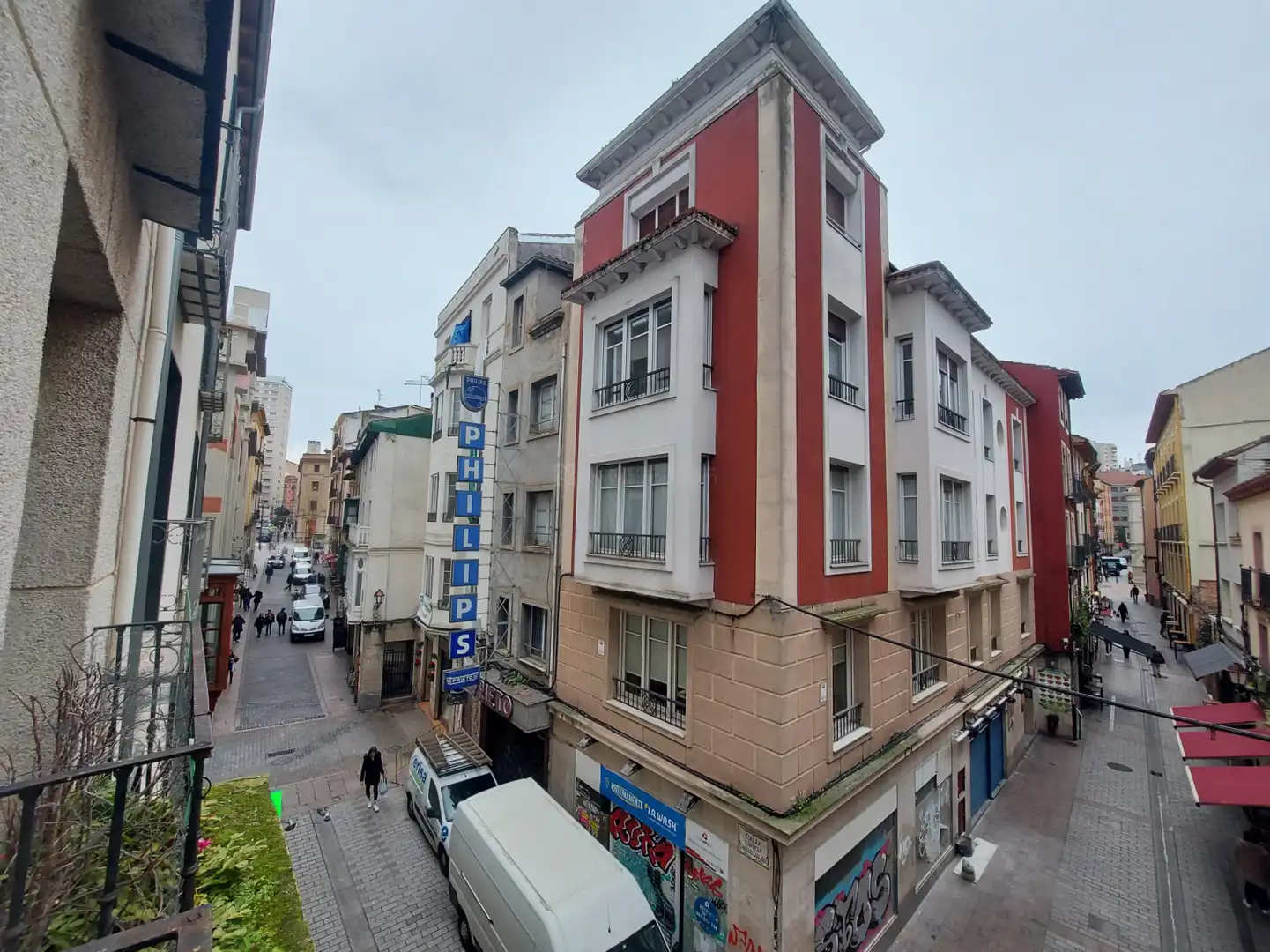 Vista exterior de Edificio en venta en  Logroño