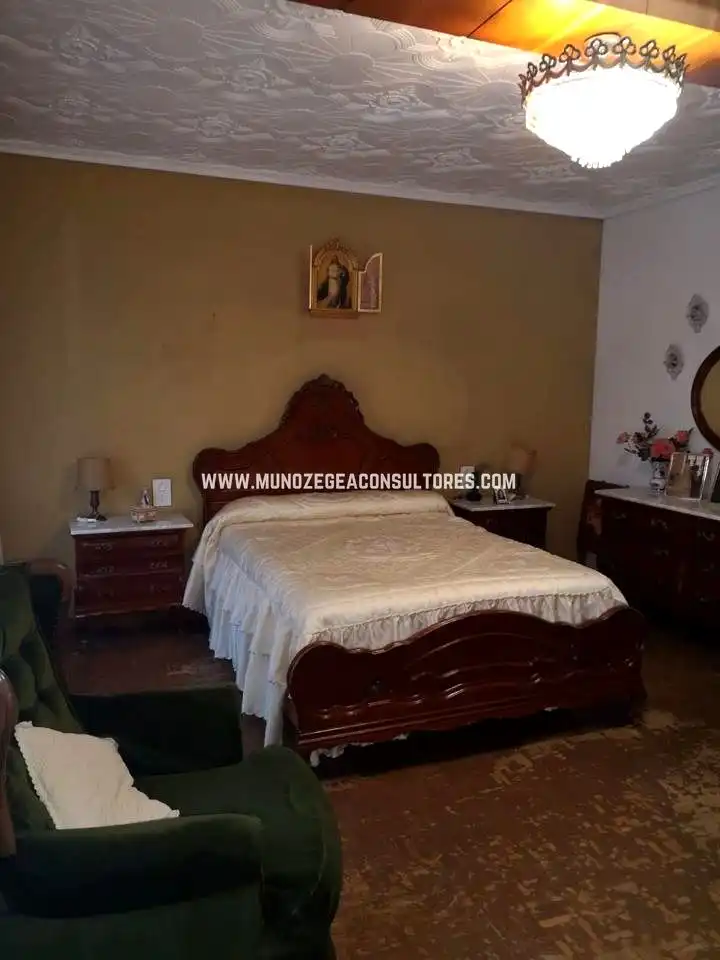Habitación de Piso en venta en Lucena con Trastero y Amueblado