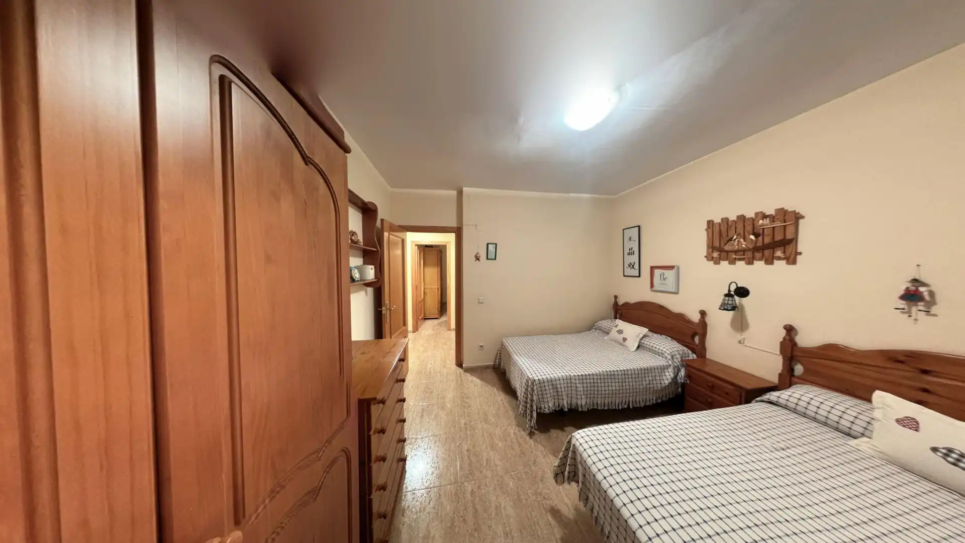 Habitación de Casa adosada en venta en Caudete de las Fuentes con Calefacción, Terraza y Amueblado
