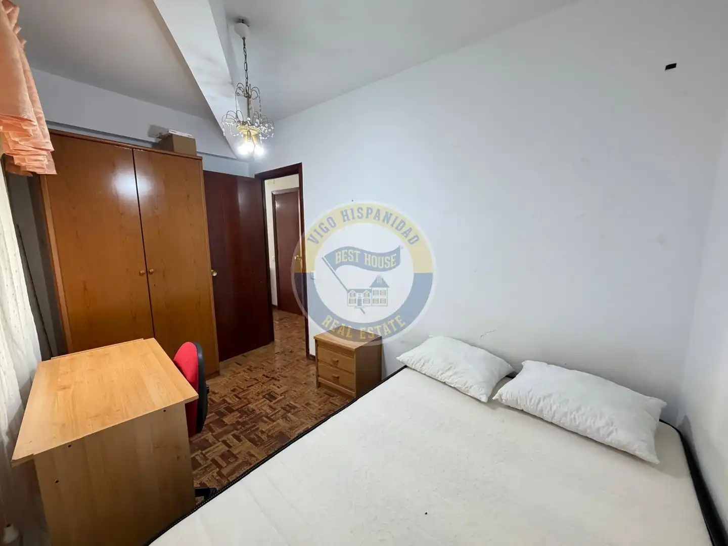 Habitación de Piso de alquiler en Vigo  con Calefacción, Parquet y Amueblado