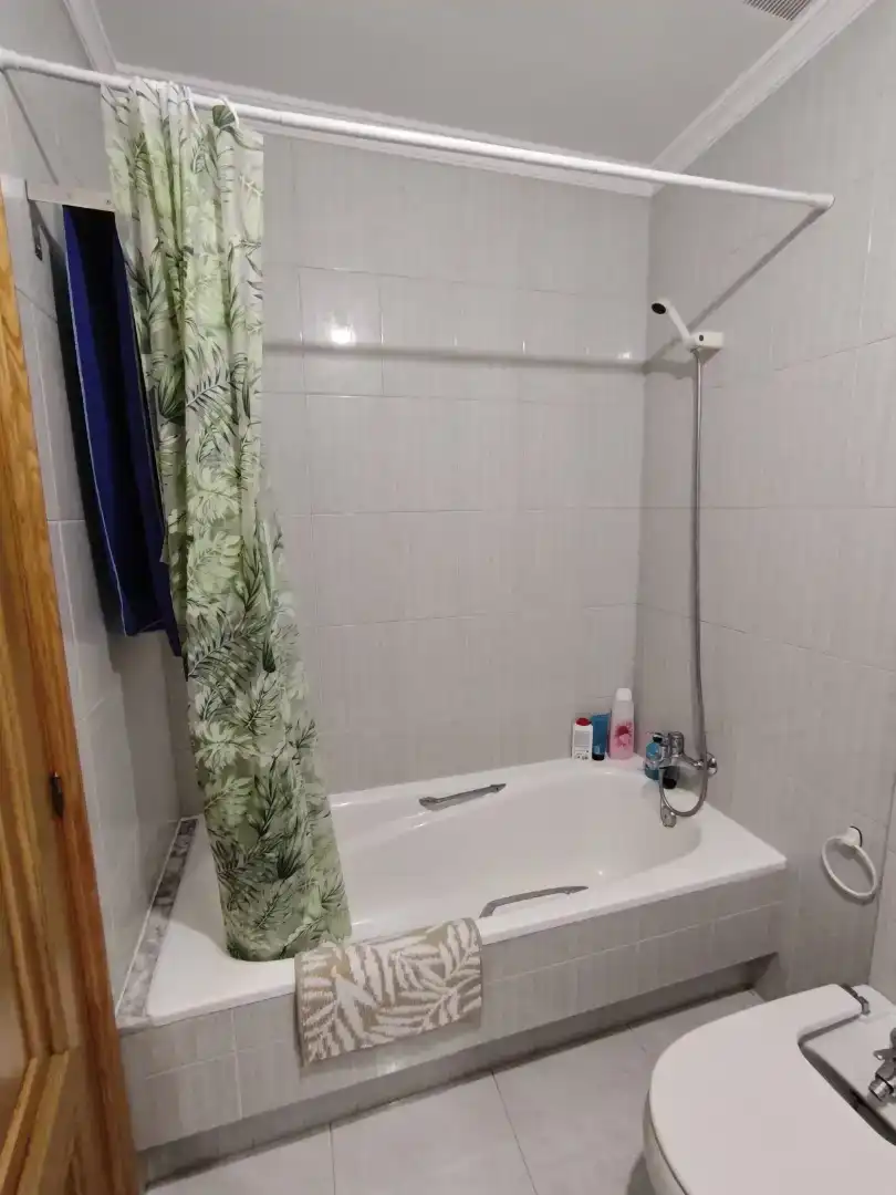 Baño de Dúplex de alquiler en Foz con Parquet, Amueblado y Horno