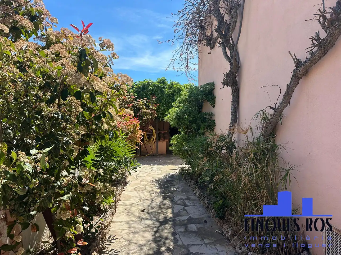 Vista exterior de Casa o xalet en venda en Vinaròs amb Calefacció, Jardí privat i Terrassa