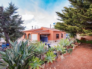 Detached house with garden for sale in Benissa pueblo