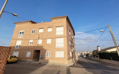 Vista exterior de Pis en venda en Camarena amb Calefacció, Parquet i Traster