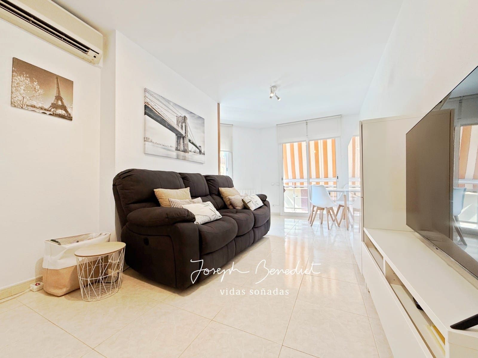 Living room of Flat for sale in Castelldefels  with Air Conditioner, Heating and Storage room