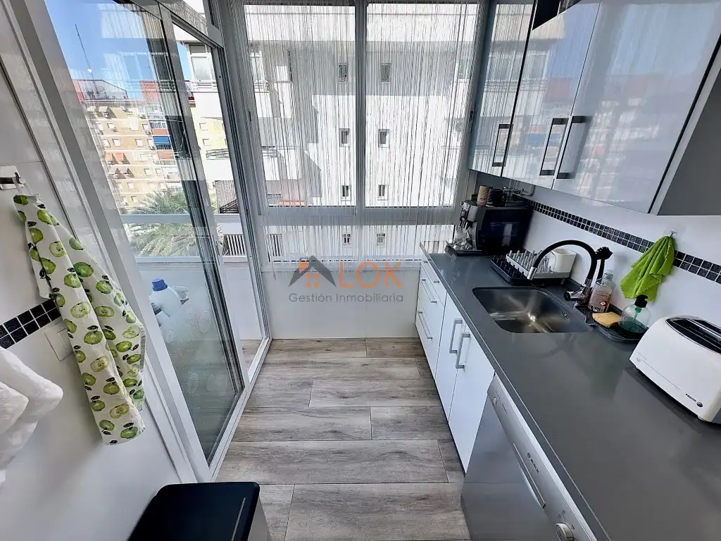 Cuina de Pis en venda en Málaga amb Aire condicionat, Jardí privat i Terrassa