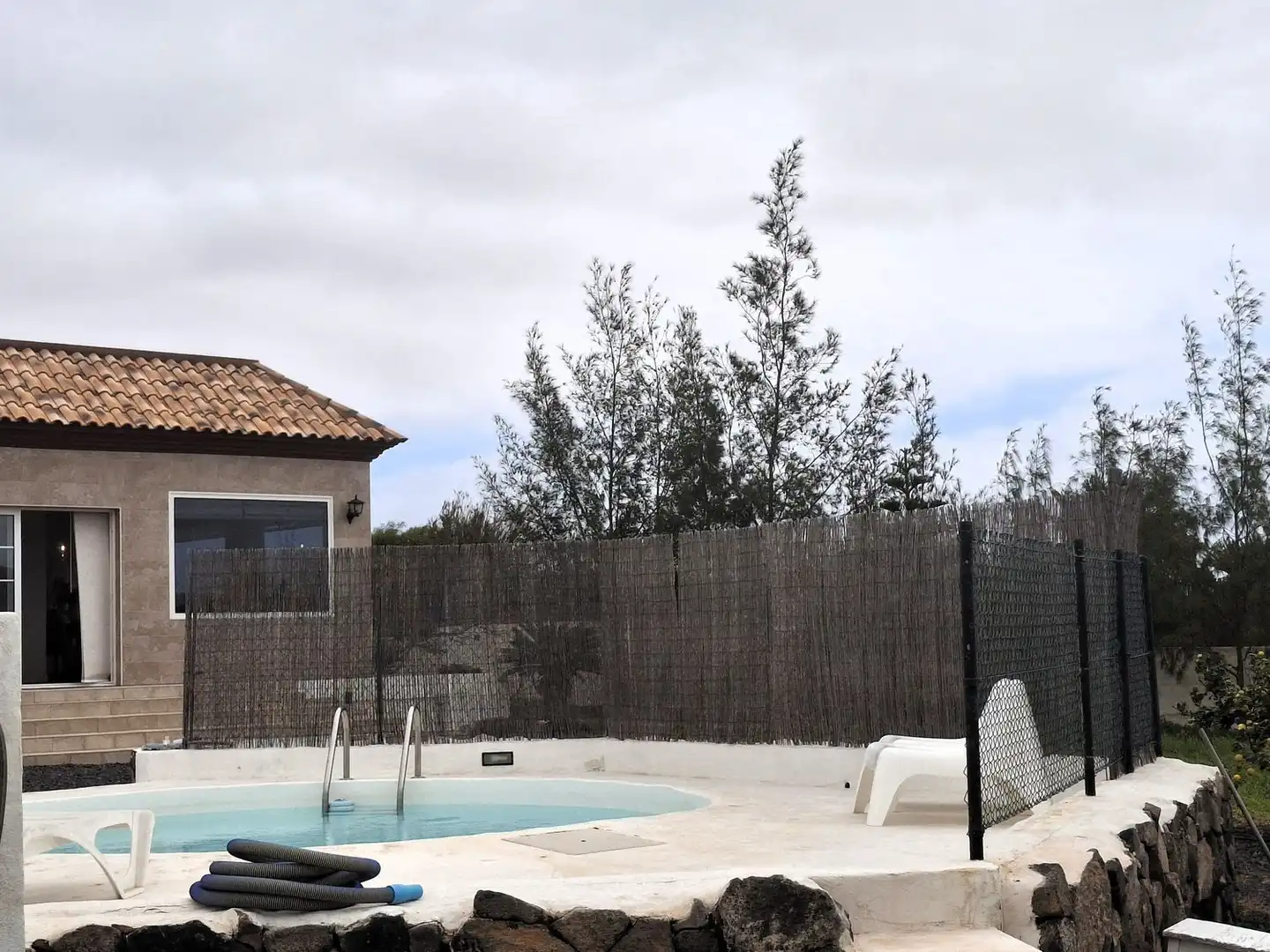 Piscina de Casa o xalet en venda en La Oliva amb Aire condicionat, Jardí privat i Terrassa