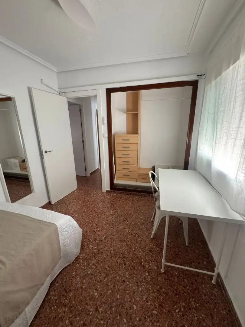 Habitación de Piso de alquiler en Valencia con Amueblado