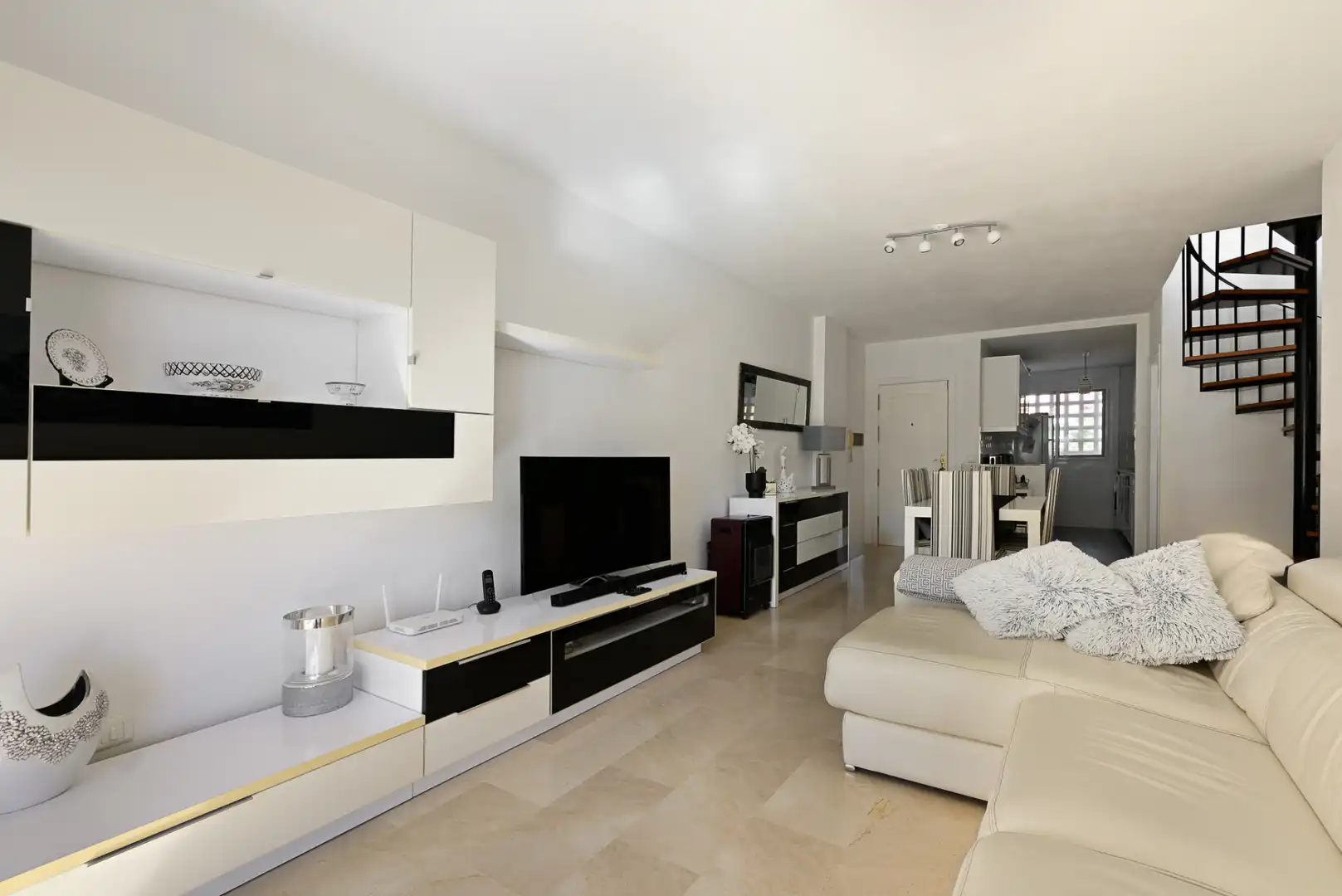 Sala d'estar de Dúplex en venda en Mijas amb Terrassa, Piscina i Moblat