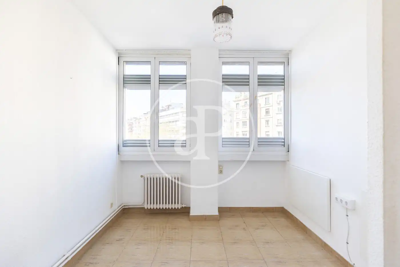 Schlafzimmer von Wohnung zum Verkauf in Barcelona mit Heizung und Privatgarten