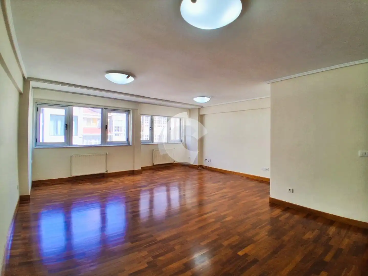 Wohnzimmer von Wohnung zum Verkauf in A Coruña Capital  mit Heizung, Parkett und Ofen