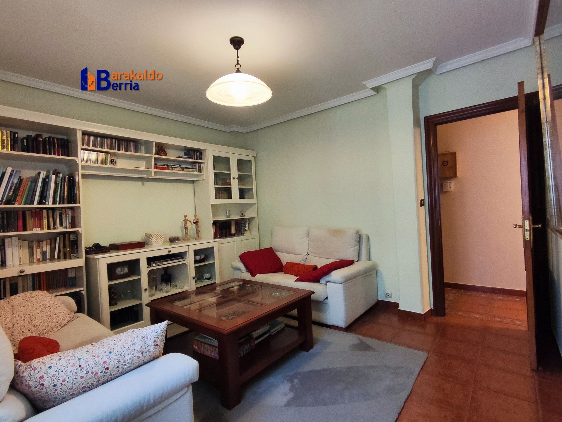 Sala de estar de Piso en venta en Sestao  con Amueblado, Horno y Lavadora