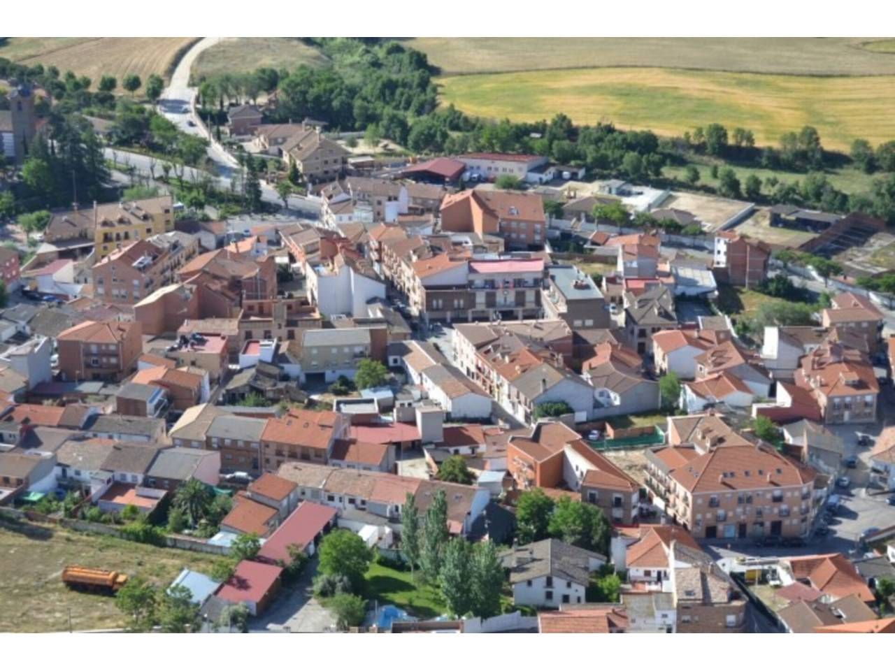 Exterior view of House or chalet for sale in Moraleja de Enmedio  with Air Conditioner and Heating