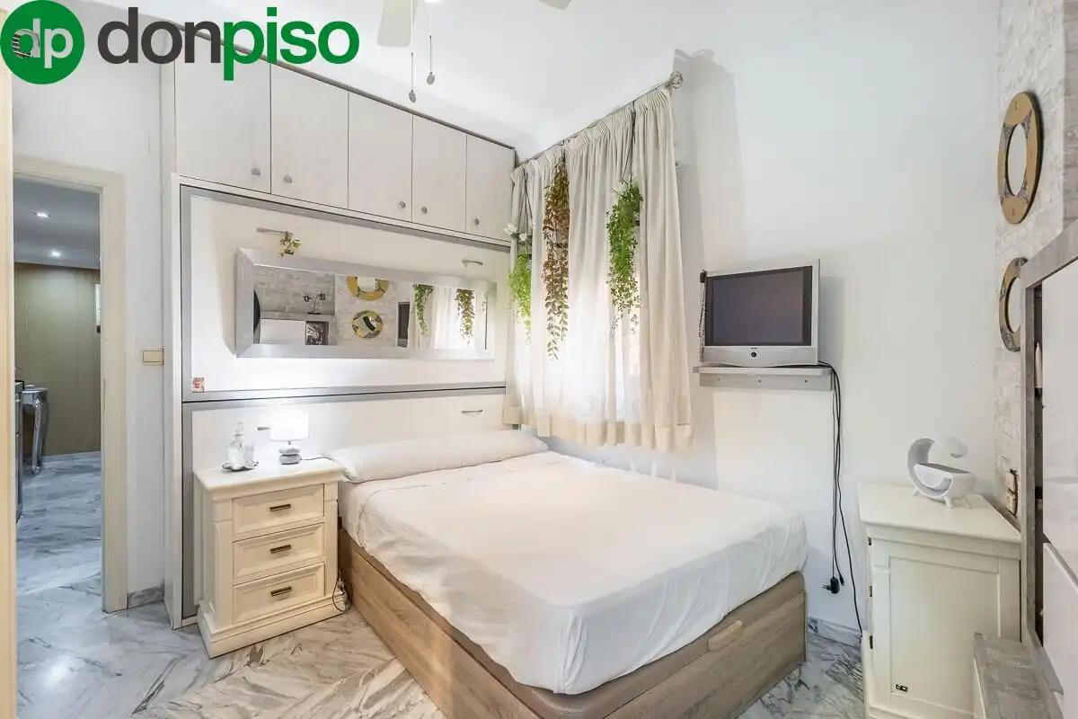 Schlafzimmer von Wohnung zum Verkauf in Granada mit Klimaanlage und Terrasse