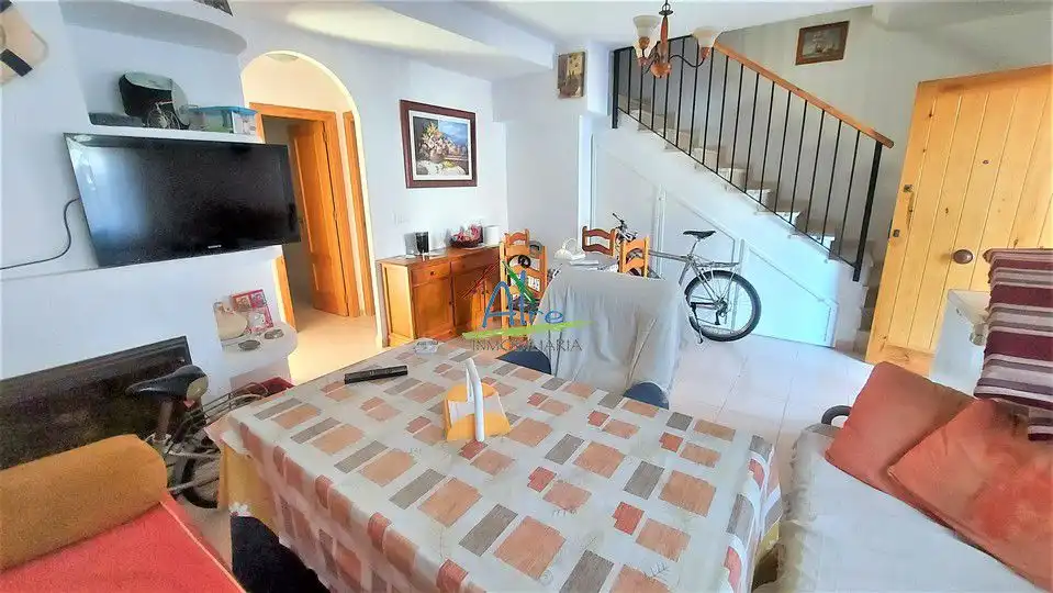 Einfamilien-Reihenhaus zum Verkauf in Almonte mit Terrasse, Abstellraum und Möbliert