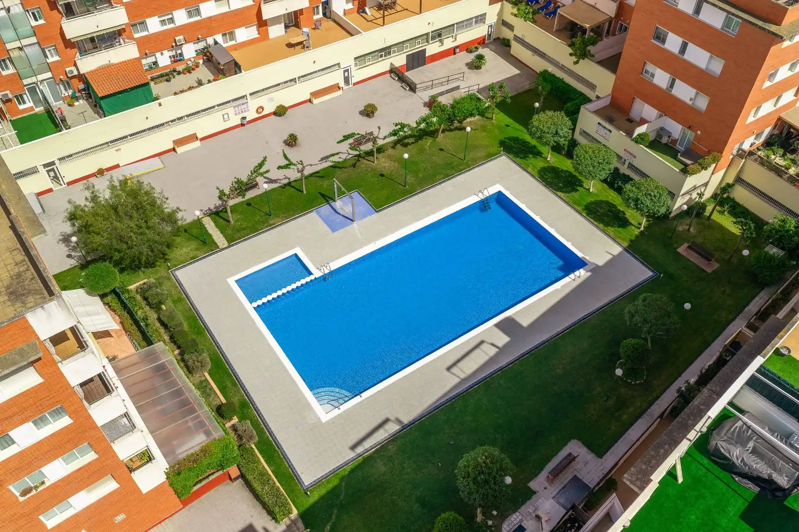 Schwimmbecken von Wohnung zum Verkauf in Lloret de Mar mit Klimaanlage, Heizung und Terrasse