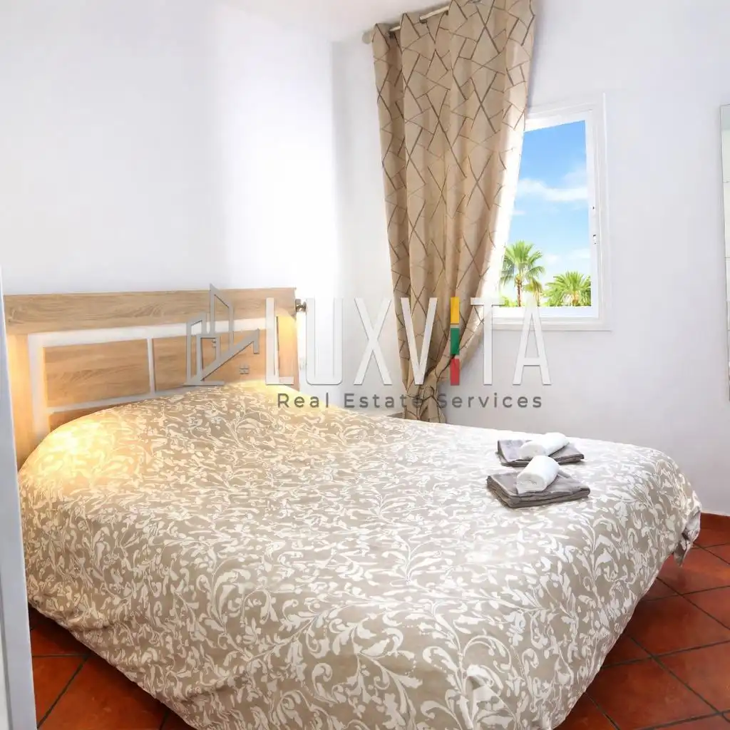 Dormitori de Apartament en venda en Arona amb Aire condicionat, Terrassa i Moblat