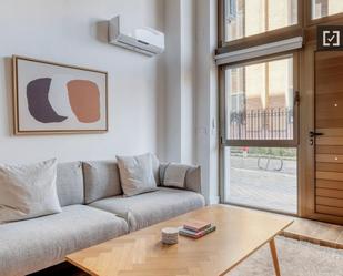 Living room of Flat to rent in  Madrid Capital  with Air Conditioner and Balcony