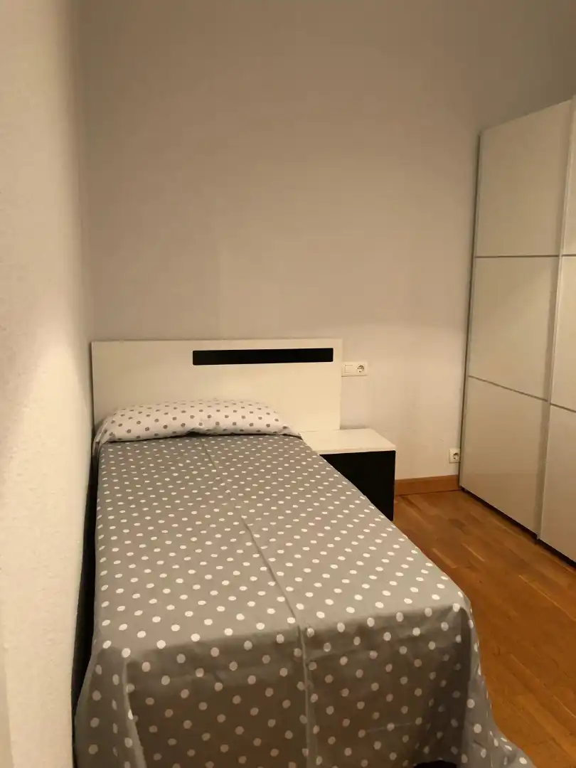 Bedroom of Flat for rent in Salamanca  with Heating, Parquet flooring and Furnished