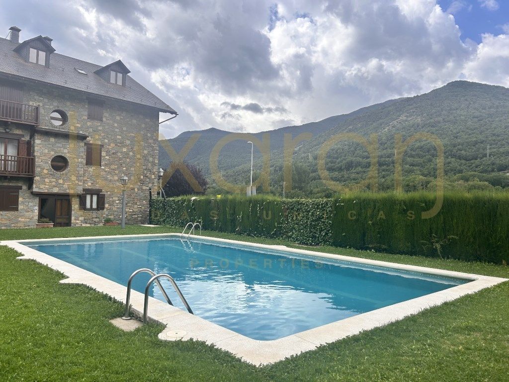 Schwimmbecken von Wohnungen zum verkauf in Esterri d'Àneu
