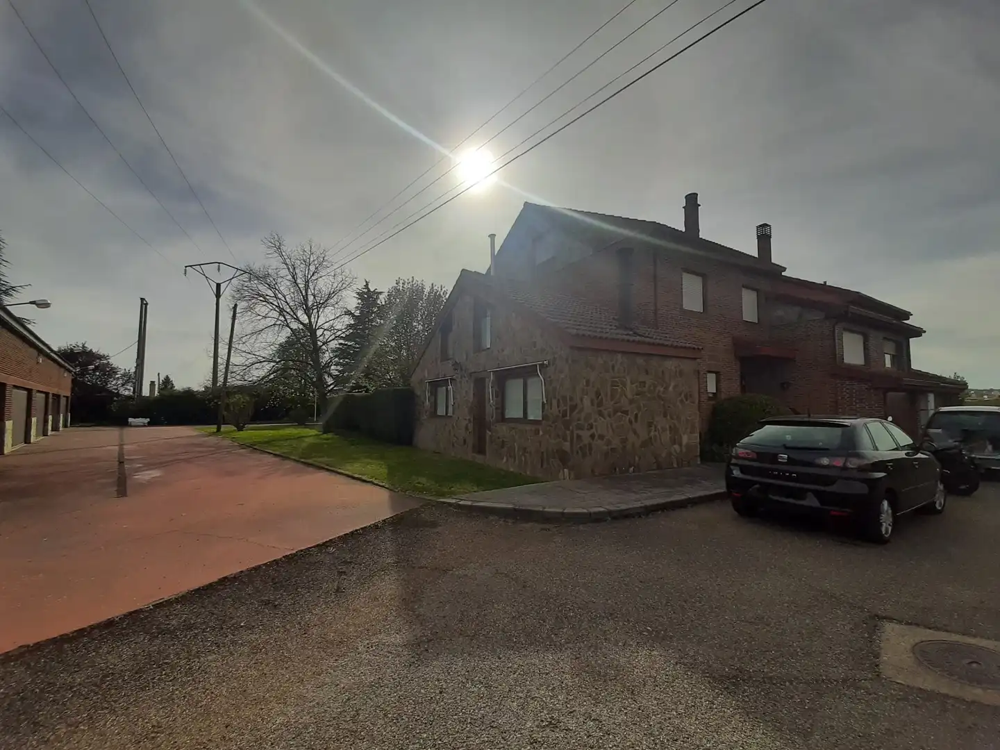 Vista exterior de Casa adosada en venta en Villaquilambre con Calefacción, Jardín privado y Terraza