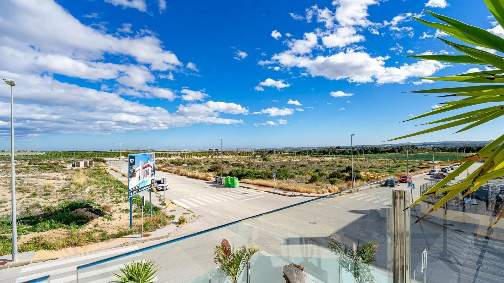 Vista exterior de Casa o xalet en venda en Orihuela amb Aire condicionat, Jardí privat i Terrassa