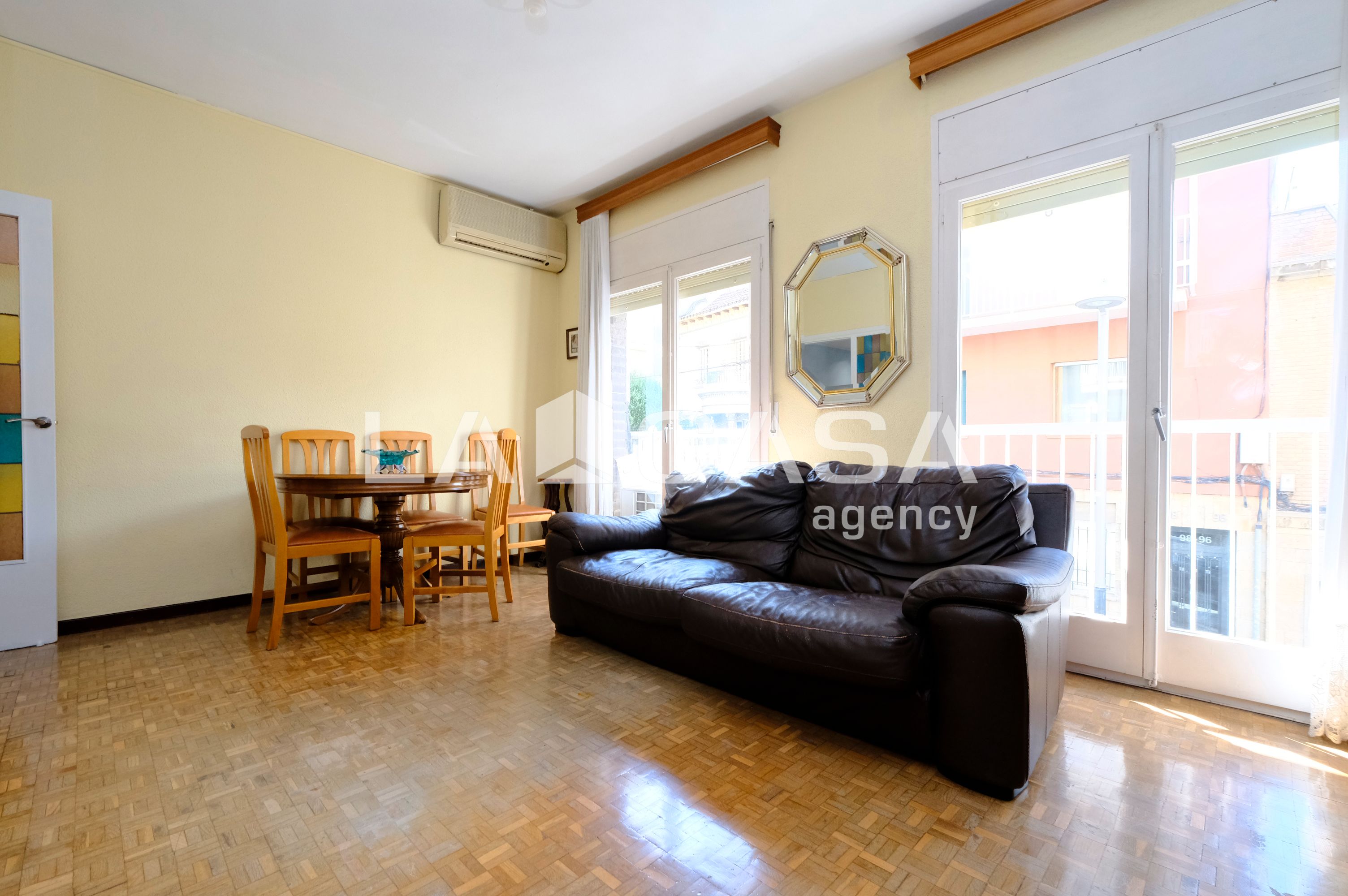 Sala de estar de Piso en venta en  Barcelona Capital con Terraza y Balcón