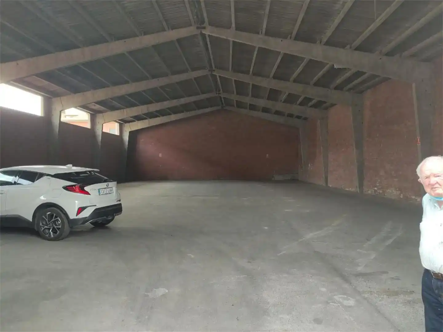 Parkplatz von Fabrikhallen zur Miete in Torroella de Montgrí