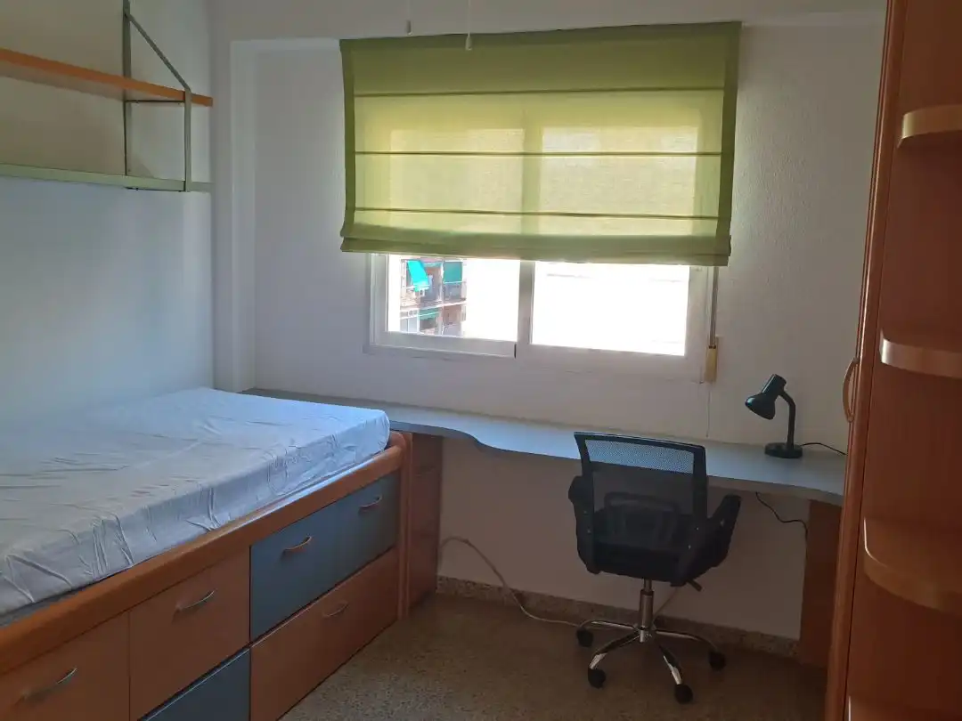 Schlafzimmer von Wohnung zur Miete in  Granada Capital mit Balkon