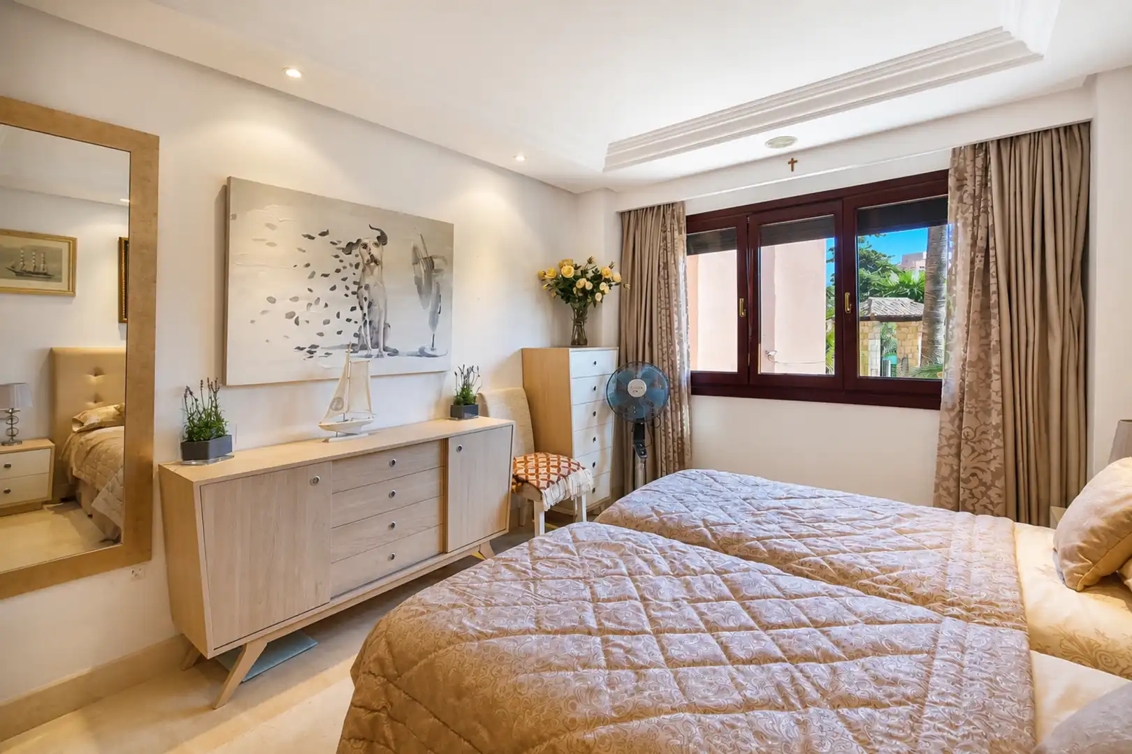 Dormitori de Apartament en venda en Estepona amb Aire condicionat, Terrassa i Moblat