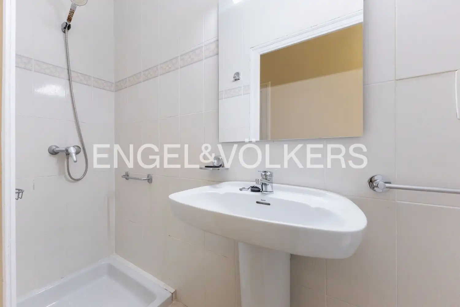 Badezimmer von Wohnung zur Miete in Valencia mit Klimaanlage, Heizung und Terrasse