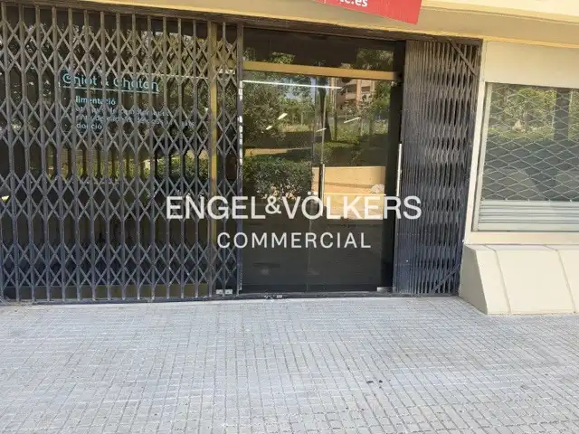 Außenansicht von Büro zum Verkauf in Esplugues de Llobregat