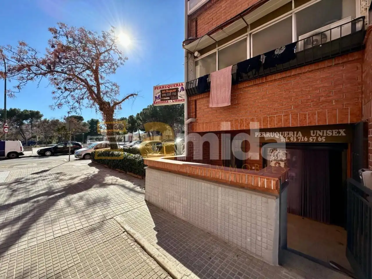 Vista exterior de Local en venda en Sabadell amb Aire condicionat