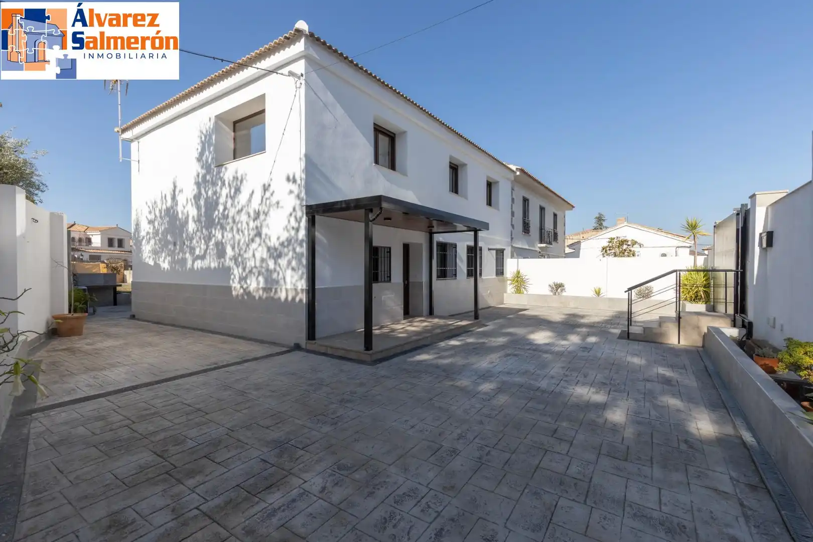 Exterior view of Houses for sale in La Zubia