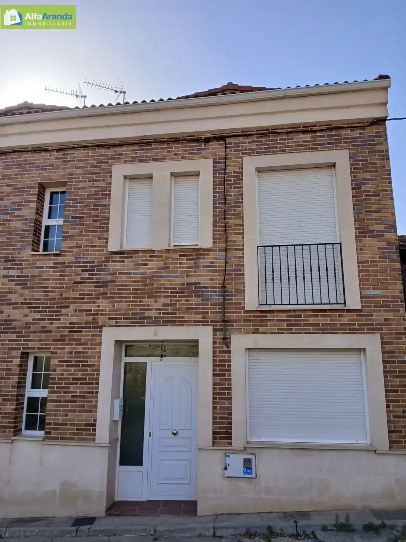 Vista exterior de Casa adosada en venta en Aranda de Duero con Calefacción y Terraza