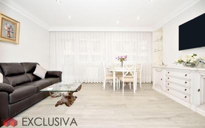 Sala d'estar de Pis en venda en Basauri  amb Calefacció, Terrassa i Balcó