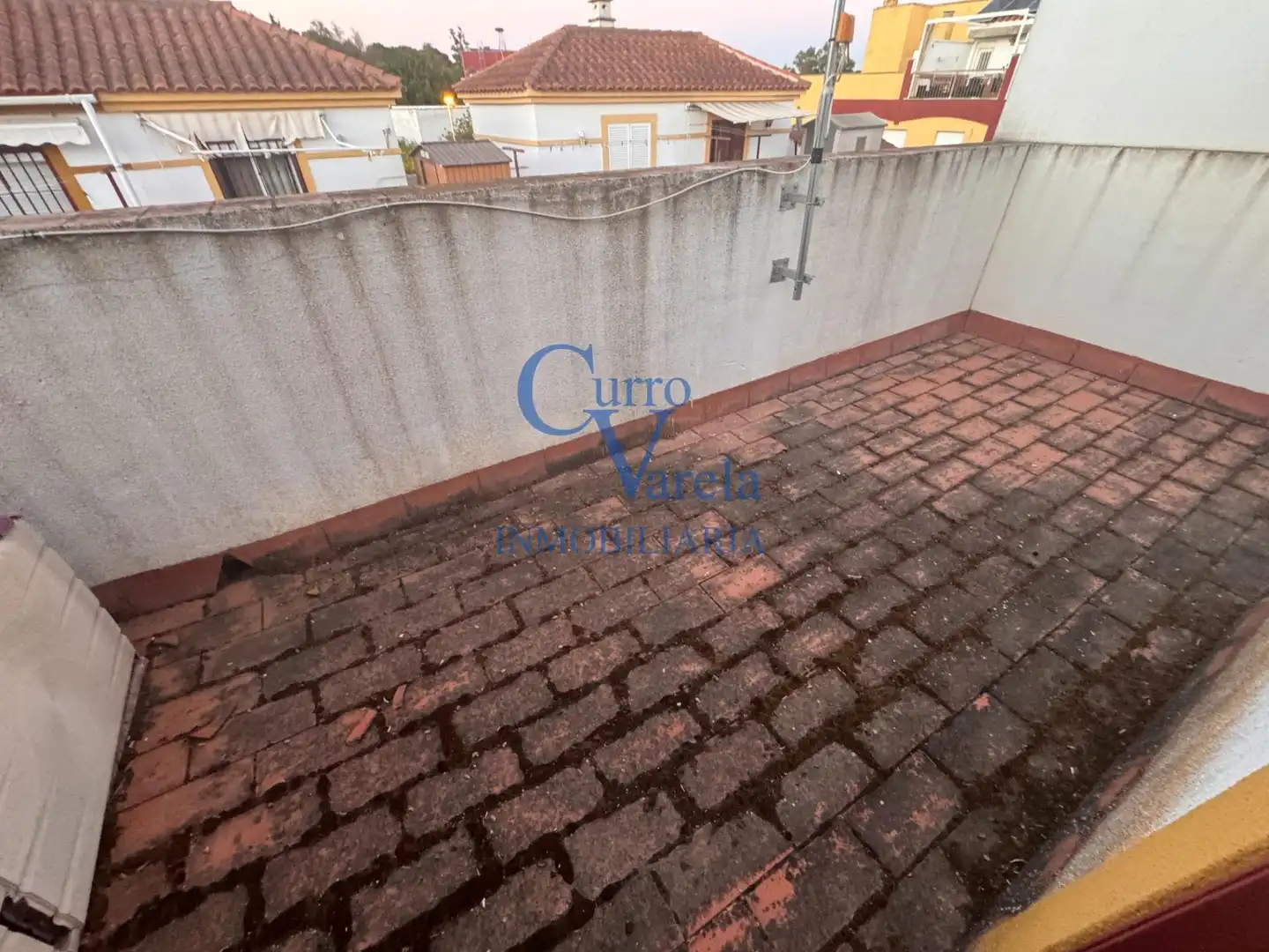 Vista exterior de Casa o xalet en venda en Alcalá de Guadaira amb Aire condicionat, Calefacció i Traster