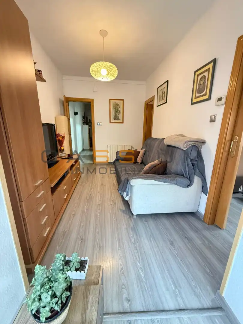 Sala de estar de Piso en venta en Cornellà de Llobregat con Calefacción y Amueblado