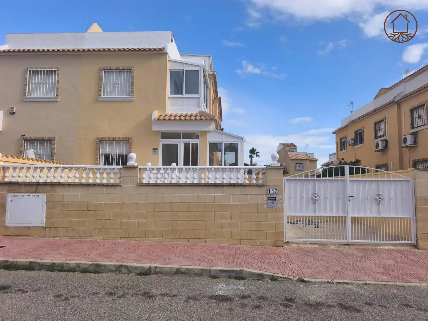 Vista exterior de Casa o xalet en venda en Rojales amb Jardí privat, Terrassa i Piscina