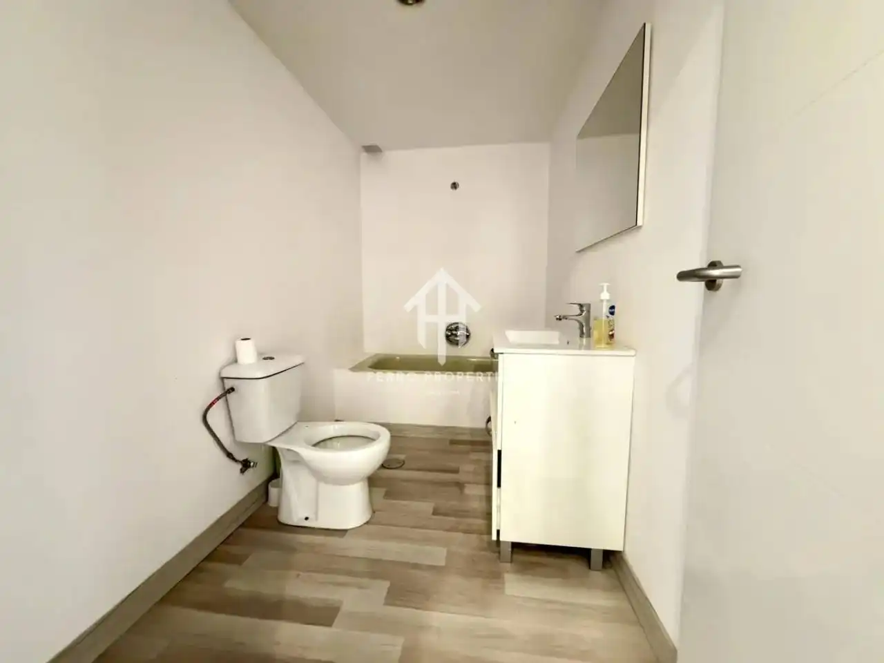 Badezimmer von Wohnungen zum Verkauf in Pinos Puente mit Klimaanlage und Terrasse