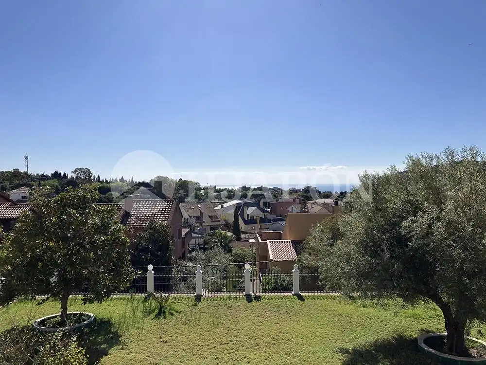 Casa o xalet en venda en Badalona amb Calefacció, Jardí privat i Traster