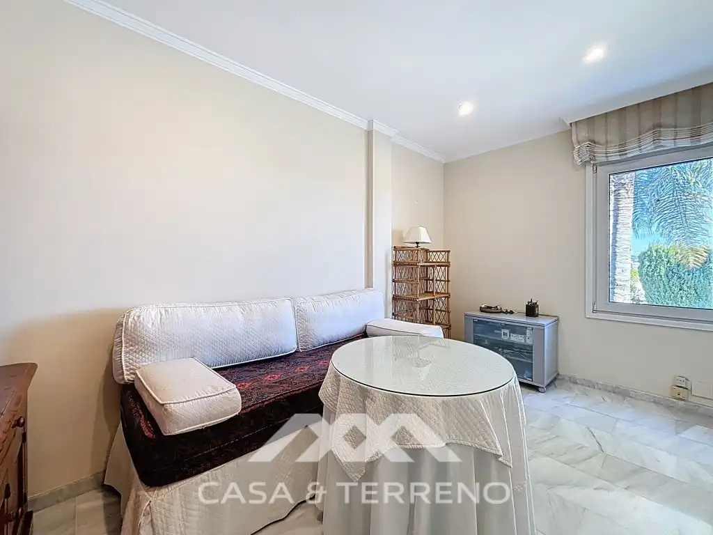 Sala d'estar de Casa o xalet en venda en Vélez-Málaga amb Aire condicionat i Piscina