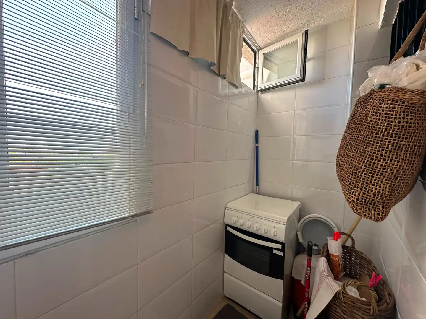 Bathroom of Flat for sale in Madrid  with Air Conditioner and Heating